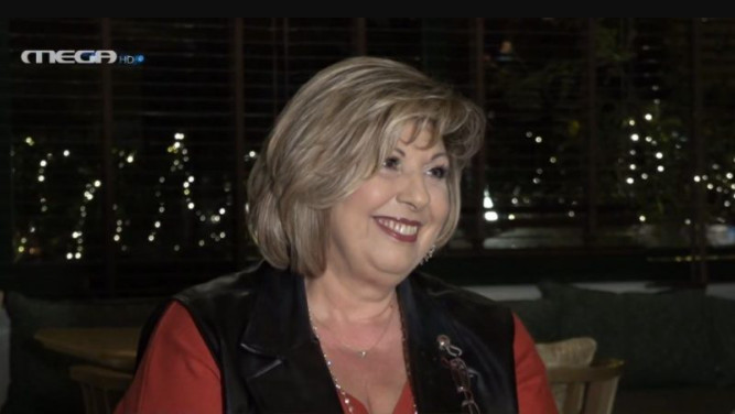 Λένα Μαντά: Αποκαλύπτει ποιος διαβάζει πρώτος τα βιβλία της