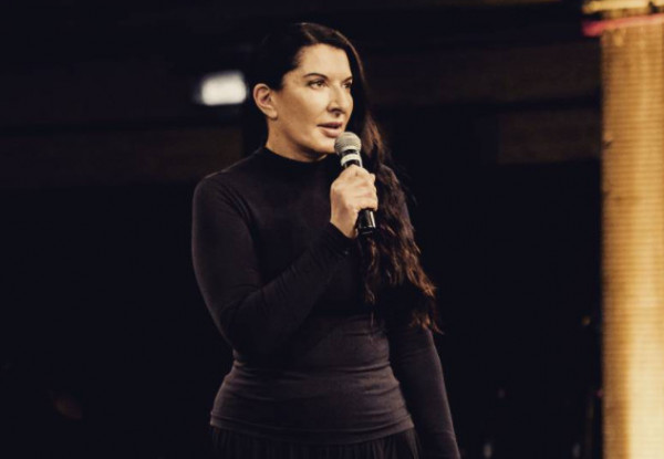 Μαρίνα Αμπράμοβιτς: «Ο Ζελένσκι είναι ο ήρωας του αιώνα μας»