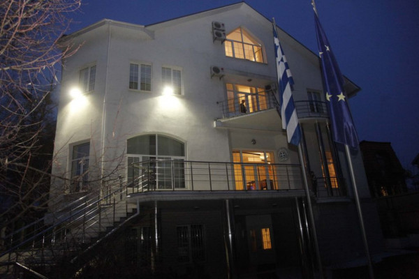 Μαριούπολη: Δεν είναι ασφαλές το ελληνικό προξενείο στο κτήριο του ΟΑΣΕ – Επικοινωνία Δένδια με Κουλέμπα