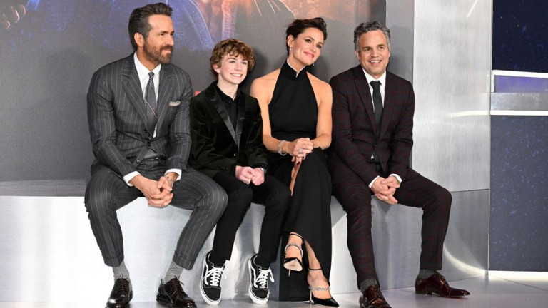 Πόλεμος στην Ουκρανία: Ράιαν Ρέινολντς και Μαρκ Ράφαλο στο πλευρό των αμάχων