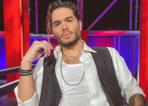 Χρήστος Μάστορας: Μας συστήνει τους γονείς του και μας εκπλήσσει