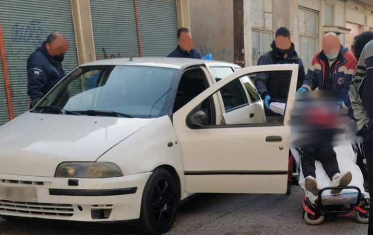 Aγρίνιο: Σοκαριστικές εικόνες από το μαχαίρωμα 29χρονου – Αναζητείται ανήλικος