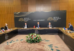 Πόλεμος στην Ουκρανία: Ξεκίνησε η συνάντηση Λαβρόφ – Κουλέμπα παρουσία Τσαβούσογλου