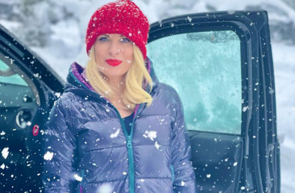 Ελένη Μενεγάκη: Οι μαγικές εικόνες από τον χιονισμένο κήπο της