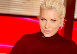 Τα πρωινά φιλιά της Ελένης Μενεγάκη ανέβασαν την θερμοκρασία