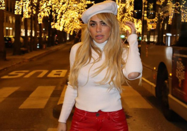 Κόνι Μεταξά: Δημοσίευσε τις πιο χιουμοριστικές φωτογραφίες από την πρόβα νυφικού