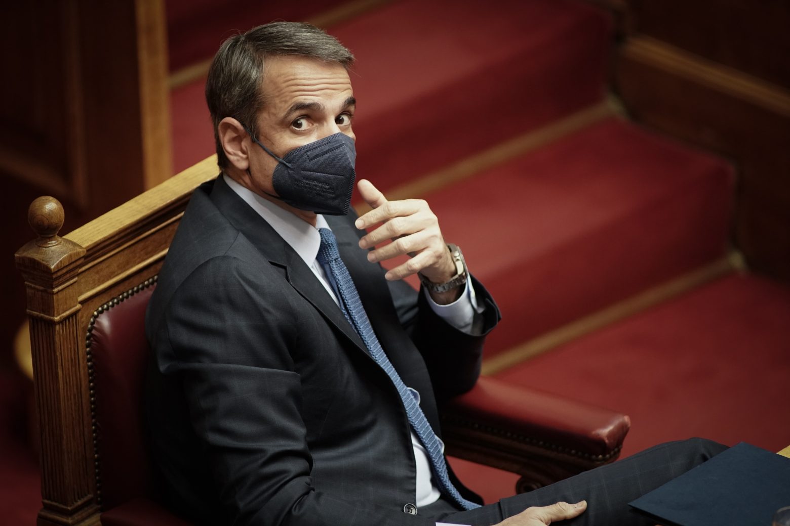 Οικονομία και πόλεμος «ναρκοθετούν» το δρόμο προς τις εκλογές για κυβέρνηση και αντιπολίτευση