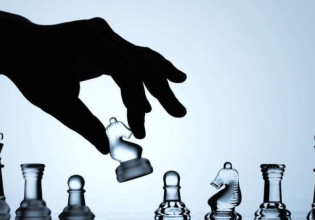 «Να ανήκουμε στη Δύση» αλλά να έχουμε και εξωτερική πολιτική