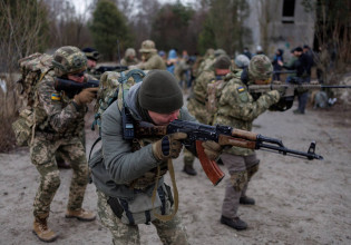 Κώστας Μόντης: Δε μας κάνουν αυτοί, δε γίνονται αγάλματα αυτοί;