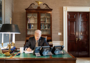 Πόλεμος στην Ουκρανία: Τι ζήτησε ο Ζελένσκι από τον Μπάιντεν