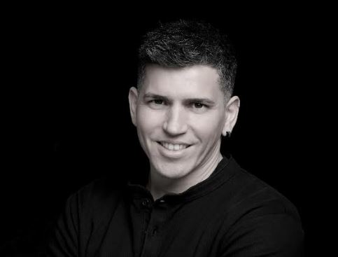 Θοδωρής Νικολάου στο in: Το πέρασμα από γενιά σε γενιά κάνει ένα τραγούδι διαχρονικό