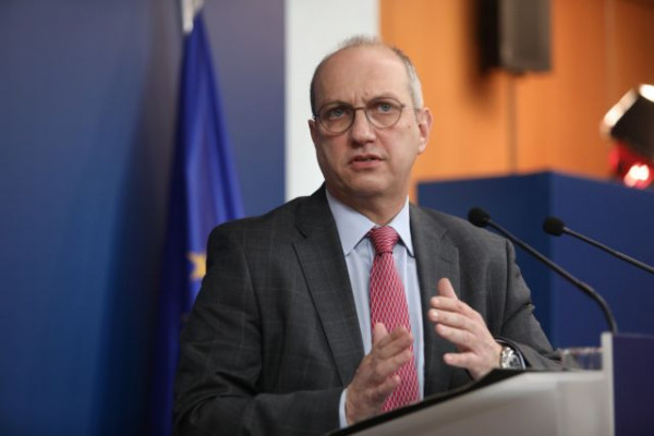 Σε εξέλιξη η ενημέρωση από τον κυβερνητικό εκπρόσωπο Γιάννη Οικονόμου