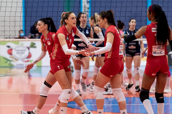 ΑΟ Θήρας – Ολυμπιακός 0-3: Πέρασε και από Σαντορίνη και ελπίζει σε πρωτιά