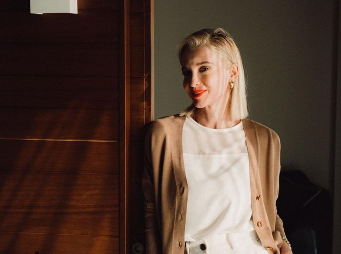 Νίκη Κάρτσωνα: «Παρόλο που κάθε εβδομάδα ήμουν στα περιοδικά, είχα πολλές ανασφάλειες»