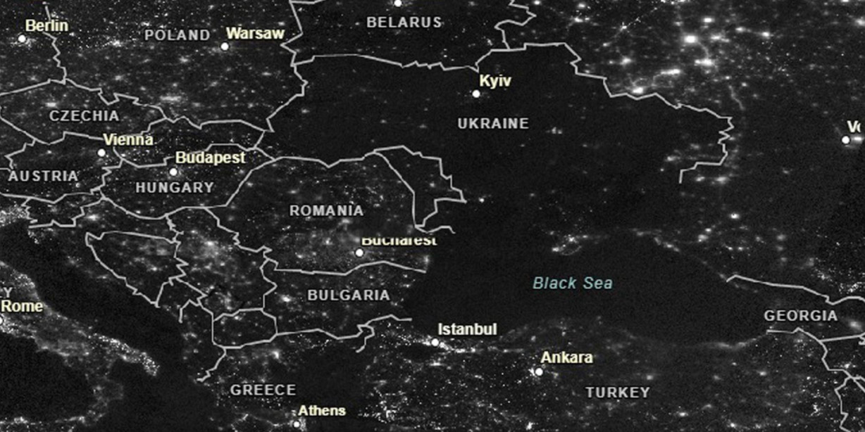 Πόλεμος στην Ουκρανία: Δορυφορικές εικόνες με τα φώτα σβηστά στην εμπόλεμη χώρα