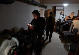 Ουκρανία: Οι Ουκρανοί επικοινωνούν με χάρτες εκτός σύνδεσης και κρυπτογραφημένα μηνύματα