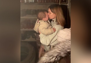 Μητέρα εκπαιδεύει τα μικρά παιδιά της – Αν γίνει έκρηξη κράτησε την αδελφή σου και μη τρέξετε προς εμένα