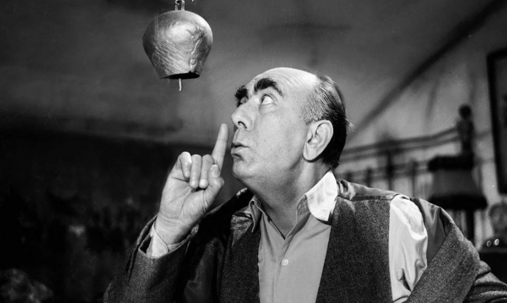 Ο αξέχαστος Διονύσης Παπαγιαννόπουλος πλένει πιάτα με ένα τσιγάρο στο στόμα