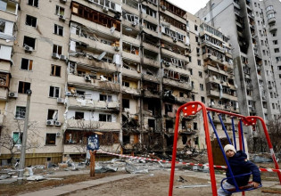 Ουκρανία: Δεν υπάρχουν μη πυρηνικά όπλα που δεν έχει χρησιμοποιήσει η Ρωσία κατά των πολιτών λέει ο Ζελένσκι