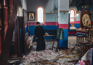 Ουκρανία: Συγκλονιστικές εικόνες μετά από βομβαρδισμούς νότια και δυτικά του Κιέβου – Καταστράφηκε εκκλησία