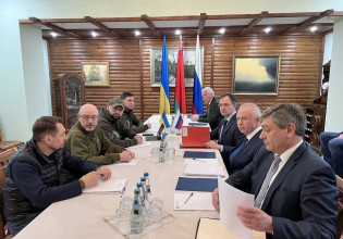 Πόλεμος στην Ουκρανία: Σε εξέλιξη οι συνομιλίες των δύο πλευρών στη Λευκορωσία