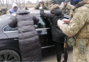 Ουκρανία: Πρόταση γάμου σε… στρατιωτικό μπλόκο