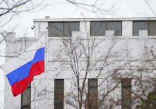 Πόλεμος στην Ουκρανία: Επίθεση της ρωσικής πρεσβείας στο υπουργείο Πολιτισμού