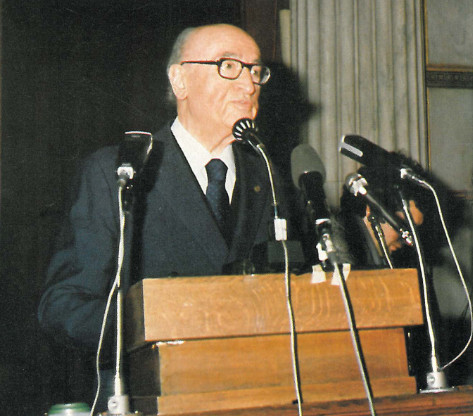 Παντελής Πρεβελάκης: Το ποίημα πλάθει τον ποιητή όσο τουλάχιστο ο ποιητής το ποίημα