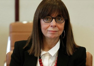 Κατερίνα Σακελλαροπούλου: «Πληγώνομαι βλέποντας έναν λαό να μετατρέπεται σε πρόσφυγα μέσα στην Ευρώπη»