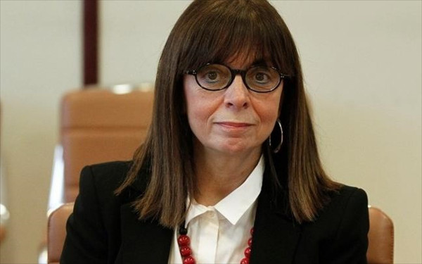 Κατερίνα Σακελλαροπούλου: «Πληγώνομαι βλέποντας έναν λαό να μετατρέπεται σε πρόσφυγα μέσα στην Ευρώπη»