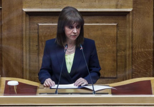 Σακελλαροπούλου: Πλήρης η στήριξη στους ομογενείς μας στην Αλβανία