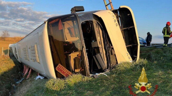Πόλεμος στην Ουκρανία: Ανετράπη λεωφορείο με Ουκρανούς επιβάτες στο δρόμο προς Ιταλία