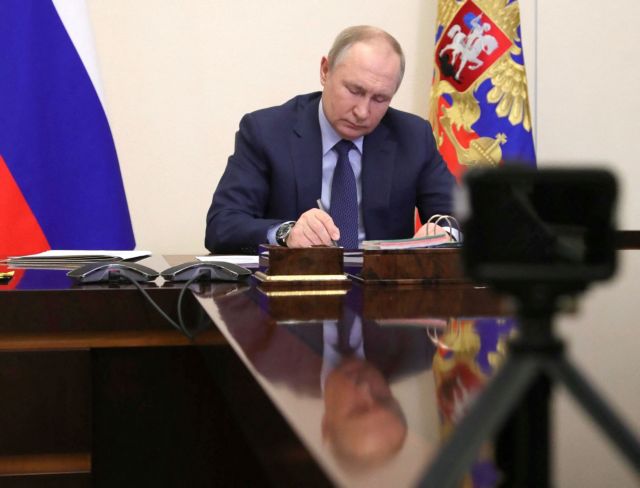 Νέα στοιχεία ότι ο Πούτιν διευθύνει τα ρωσικά στρατεύματα από πυρηνικό καταφύγιο – Πού κρύβεται ο Σοϊγκού;