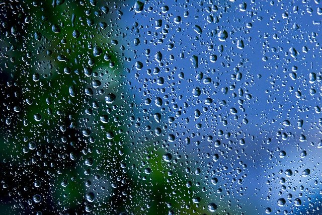 Εντονες βροχοπτώσεις στην Αττική - Χιονοκαταιγίδα στην Πάρνηθα [βίντεο]