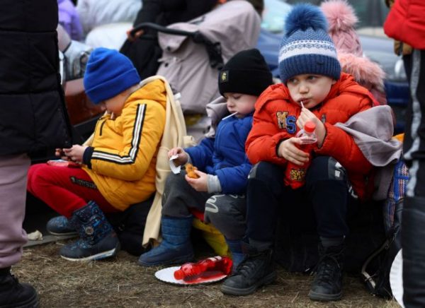 Πόλεμος στην Ουκρανία: Πάνω από ένα εκατομμύριο οι Ουκρανοί πρόσφυγες – Καταγγελίες για ρατσιστικές διακρίσεις