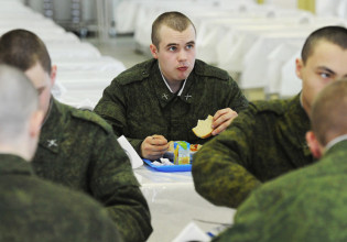 Πόλεμος στην Ουκρανία: Τι τρώνε οι Ρώσοι στρατιώτες στο μέτωπο