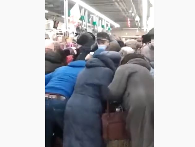 Ρωσία: Πανικός στα σούπερ μάρκετ για ένα πακέτο ζάχαρη