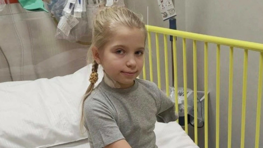 Πόλεμος στην Ουκρανία: Συγκινεί το 9χρονο κοριτσάκι που έχασε το χέρι του από ρωσικές σφαίρες