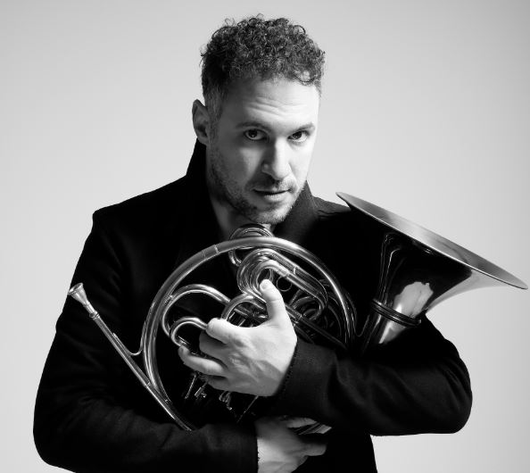 Δημήτρης Σκύλλας: Από το Πήλιο στις πιο μεγάλες σκηνές του κόσμου – Μια πορεία γεμάτη μελωδίες