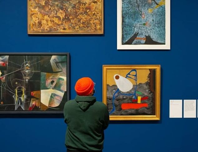 Το Λονδίνο υποκλίνεται στον σουρεαλισμό – Άγνωστες εικαστικές ιστορίες στην Tate