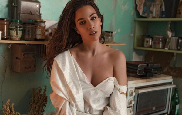 Κατερίνα Στικούδη: Ζητά «Ένα Λεπτό» και εντυπωσιάζει τους φανς της