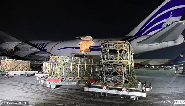 Πόλεμος στην Ουκρανία: Το μυστικό αεροδρόμιο που μπαίνουν τα όπλα της Δύσης