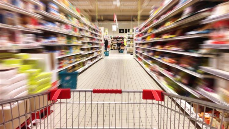 Σουπερμάρκετ: Σε ποια προϊόντα βάζουν «κόφτη» – Αγωνία για τις τιμές