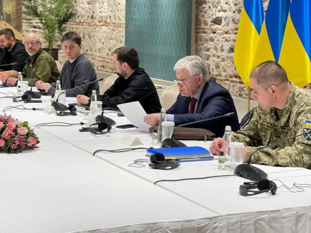Ουκρανία: Βήματα προόδου για κατάπαυση του πυρός - Στα «σκαριά» συνάντηση Πούτιν με Ζελένσκι