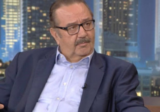 Τάσος Κωστής: «Όταν γίνεται το έγκλημα πρέπει να το λέμε εκείνη τη στιγμή, να μην το θυμηθούμε όταν περάσουν τα χρόνια»