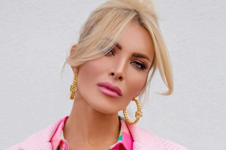 Κατερίνα Καινούργιου: Μας «συστήνεται» με τα φυσικά της μαλλιά