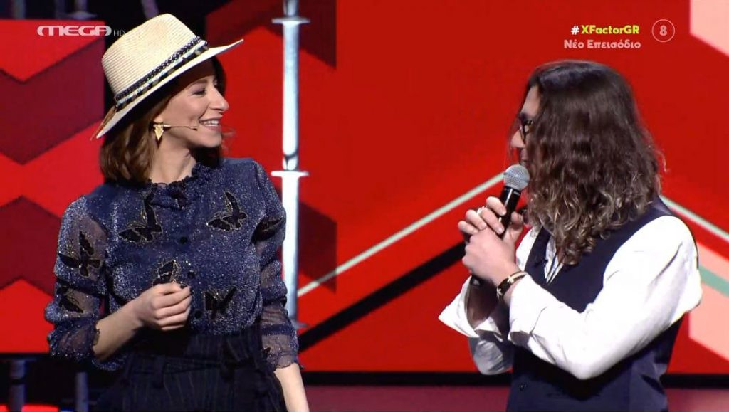 X Factor: Η Μαρίζα Ρίζου μύρισε τα μαλλιά του και τον πέρασε στην επόμενη φάση