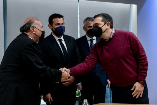 Τσίπρας: Οι «μέλισσες» έφαγαν τη δέσμευση Μητσοτάκη για την εθνική σύνταξη της μειονότητας στην Αλβανία