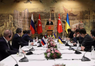 Πόλεμος στην Ουκρανία: Ο Ερντογάν καλωσόρισε τις αντιπροσωπείες Κιέβου και Μόσχας – Ξεκινούν οι συνομιλίες