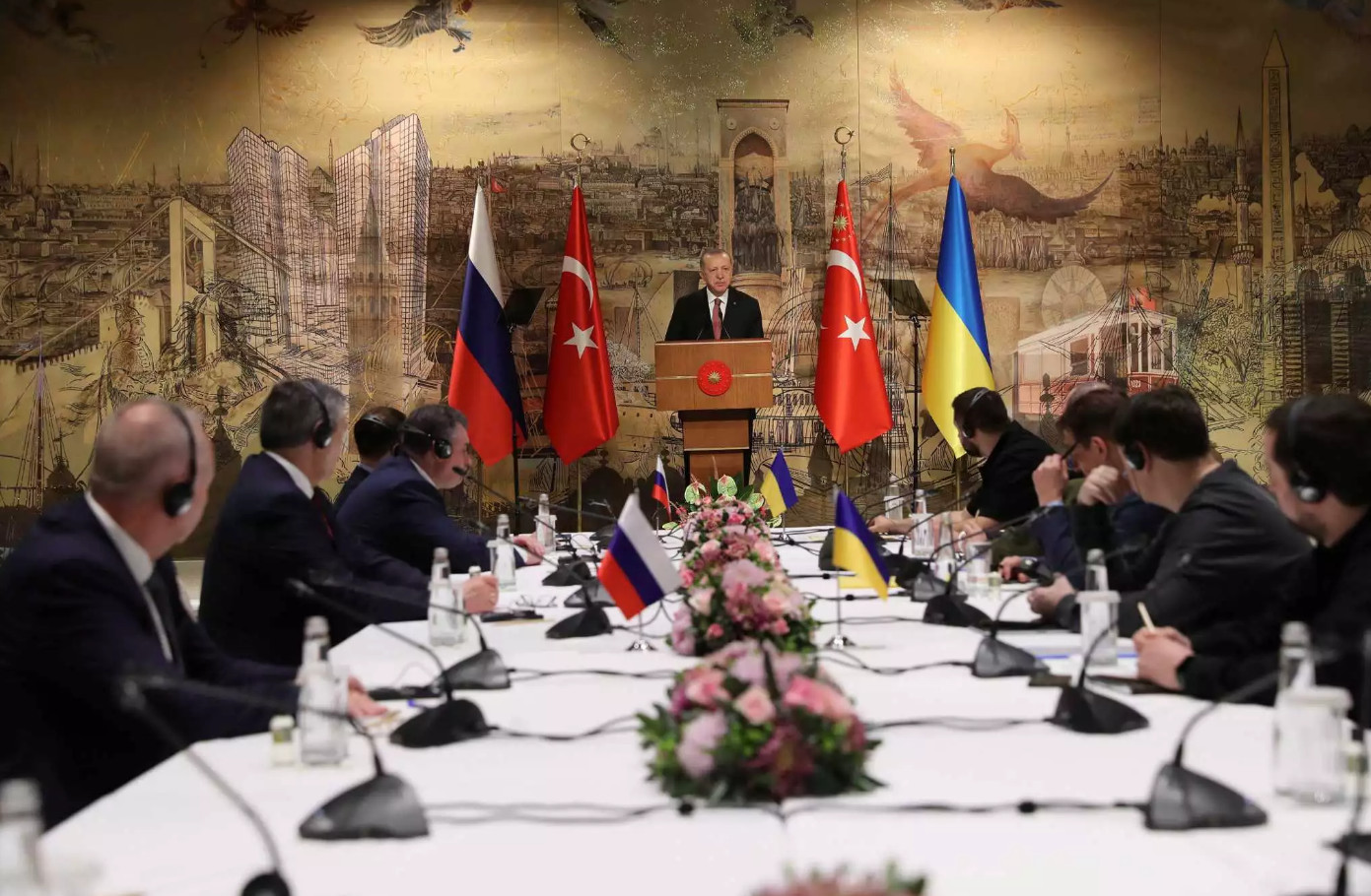 Πόλεμος στην Ουκρανία: Ο Ερντογάν καλωσόρισε τις αντιπροσωπείες Κιέβου και Μόσχας - Ξεκινούν οι συνομιλίες